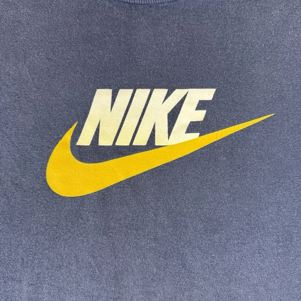 nike silver tag T shirt Men's Medium Blue‎ Center Swoosh Logo Y2K 90's Vintage